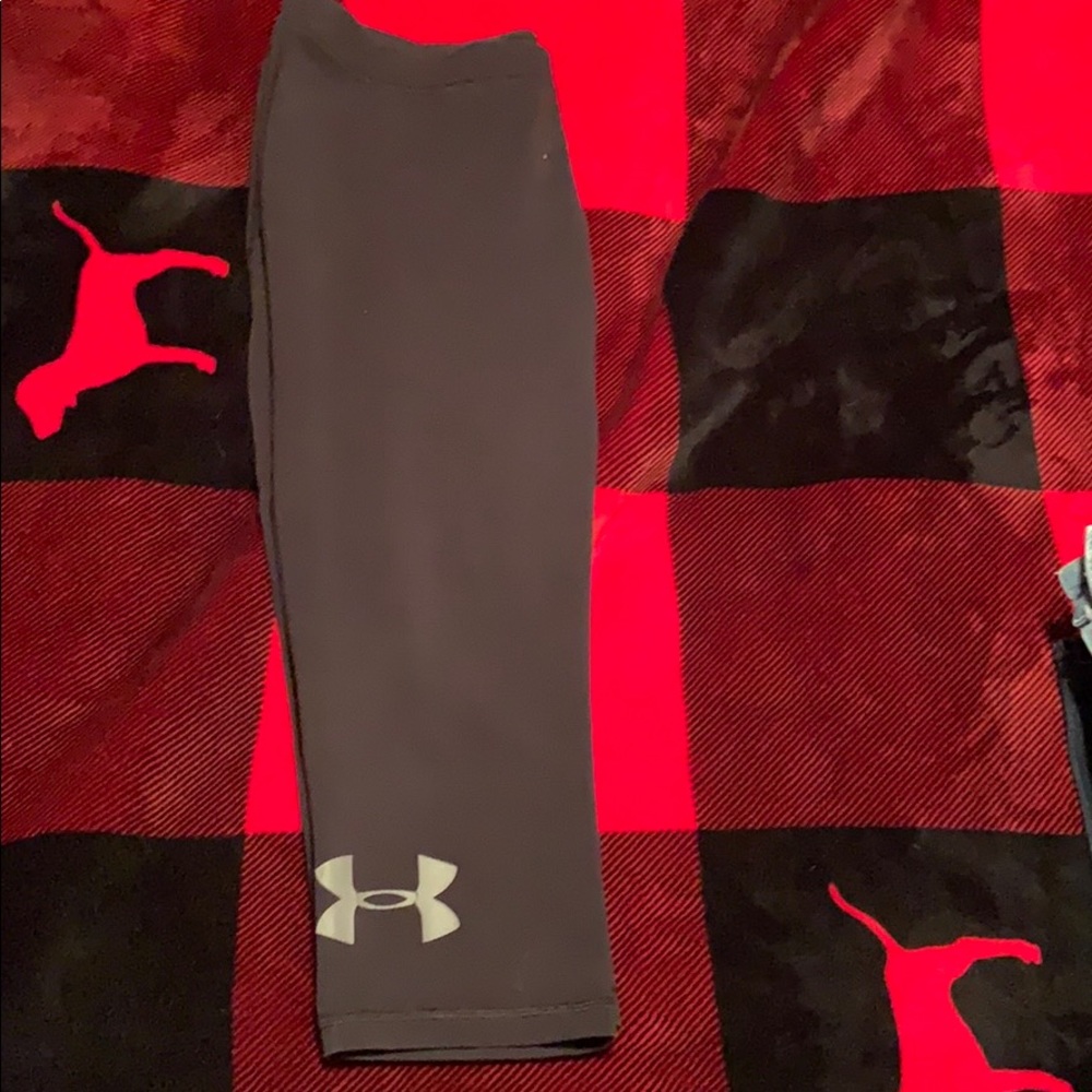 Black under armpit Capri leggings